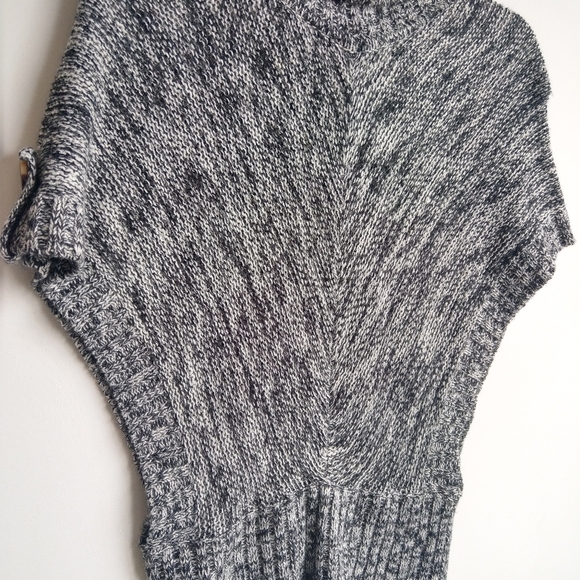 Plant gold Sleeveless Turtleneck Sweater, Size S - Picture 8 of 10